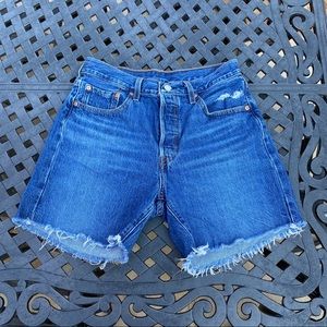 Levi’s 501 Mid Thigh Short
